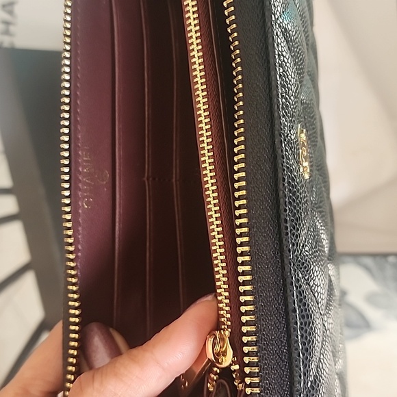 Like New Chanel leather long Wallet. Full inclusion dustbag, Box, auth card, bag - Picture 7 of 13
